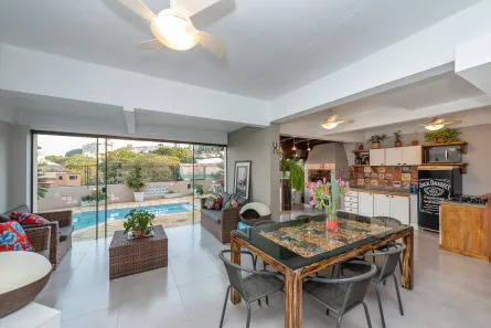 Casa com 4 Quartos à venda, 243m² no Três Figueiras, Porto Alegre