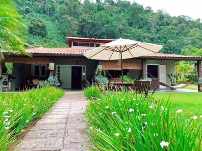 Casa de Condomínio com 3 Quartos à venda, 250m² no Itaipava, Petrópolis
