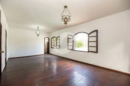 Casa com 5 Quartos à venda, 325m² no Camboinhas, Niterói
