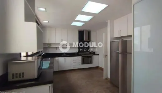 Apartamento com 5 Quartos para alugar, 350m² no Fundinho, Uberlândia