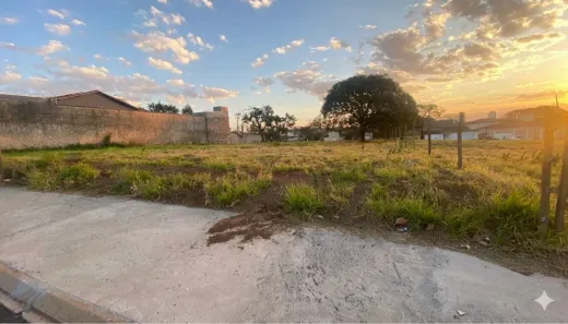 Lote/Terreno à venda, 360m² no Jardim Inconfidência, Uberlândia
