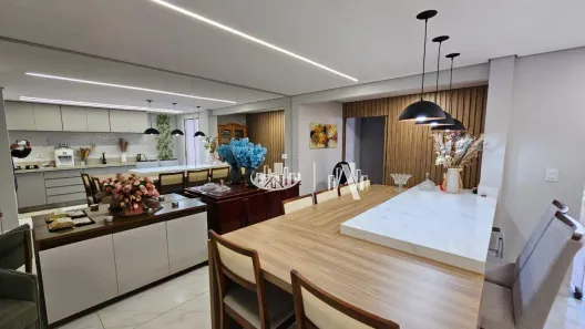 Casa com 3 Quartos à venda, 160m² no Jardim Albatroz, Londrina