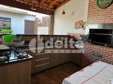 Casa com 3 Quartos para alugar, 162m² no Tibery, Uberlândia