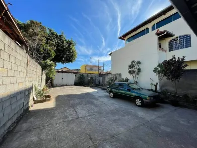 Casa com 3 Quartos à venda, 400m² no Novo Progresso, Contagem