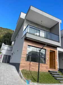 Casa com 3 Quartos à venda, 131m² no Golfe, Teresópolis