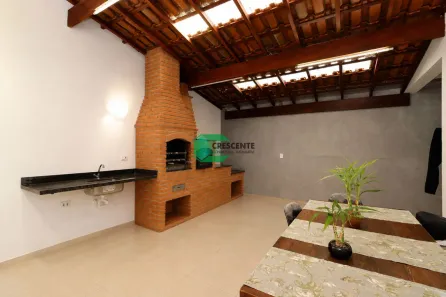 Sobrado com 3 Quartos para alugar, 243m² no Parque Gerassi, Santo André