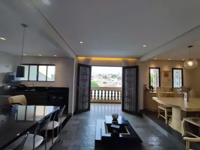 Sobrado com 4 Quartos à venda, 258m² no Jardim Chapadão, Campinas