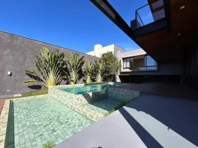 Casa com 3 Quartos para alugar, 380m² no Parque Residencial Alcântara, Londrina