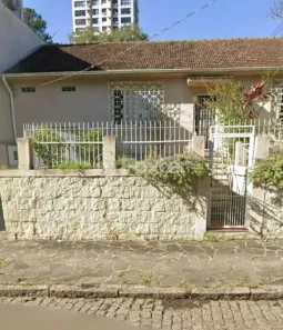 Casa com 2 Quartos à venda, 350m² no Passo da Areia, Porto Alegre