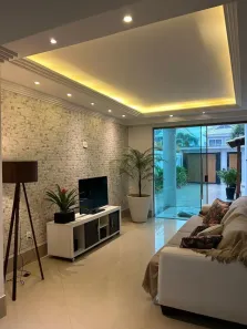Casa de Condomínio com 5 Quartos para alugar, 240m² no Recreio dos Bandeirantes, Rio de Janeiro