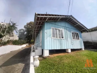 Casa com 3 Quartos para alugar, 60m² no Floresta, Joinville