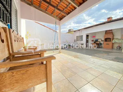 Casa com 3 Quartos à venda, 160m² no Planalto, Uberlândia