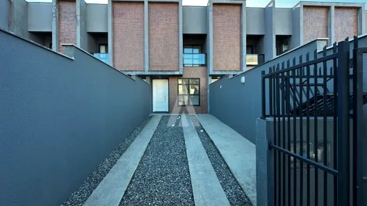 Sobrado com 3 Quartos à venda, 111m² no Iririú, Joinville