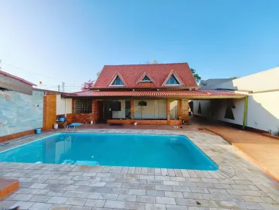 Casa com 3 Quartos à venda, 244m² no Pioneiros Catarinenses, Cascavel