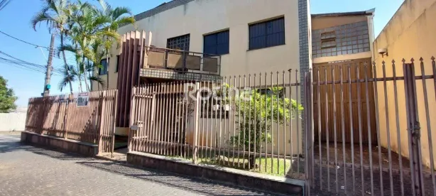 Sala Comercial para alugar, 600m² no Santa Mônica, Uberlândia