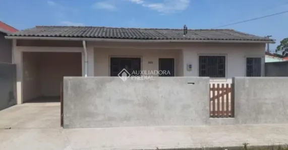 Casa com 2 Quartos para alugar, 66m² no Carianos, Florianópolis