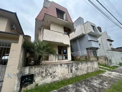 Casa com 4 Quartos para alugar, 200m² no Itacorubi, Florianópolis