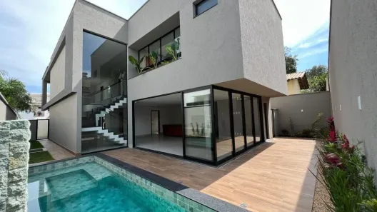 Casa de Condomínio com 5 Quartos à venda, 290m² no Jardins Madri, Goiânia
