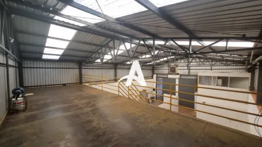 Galpão/Depósito/Armazém para alugar, 300m² no Novo Mundo, Uberlândia