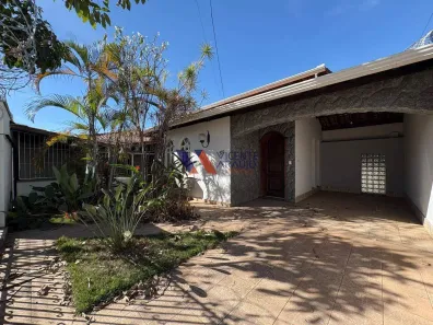 Casa com 3 Quartos para alugar, 206m² no Santa Lúcia, Betim