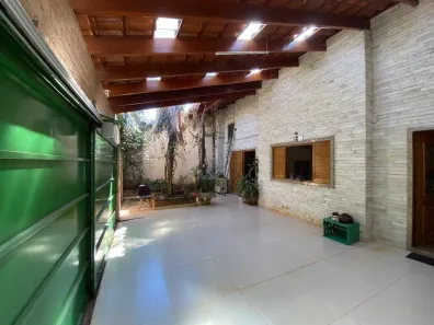 Casa com 3 Quartos à venda, 108m² no Cidade Jardim, Uberlândia