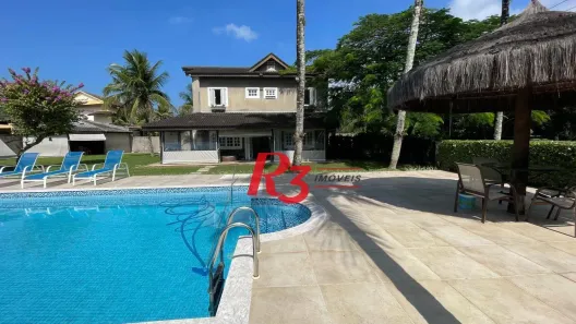 Casa com 5 Quartos para alugar, 455m² no Jardim Acapulco, Guarujá