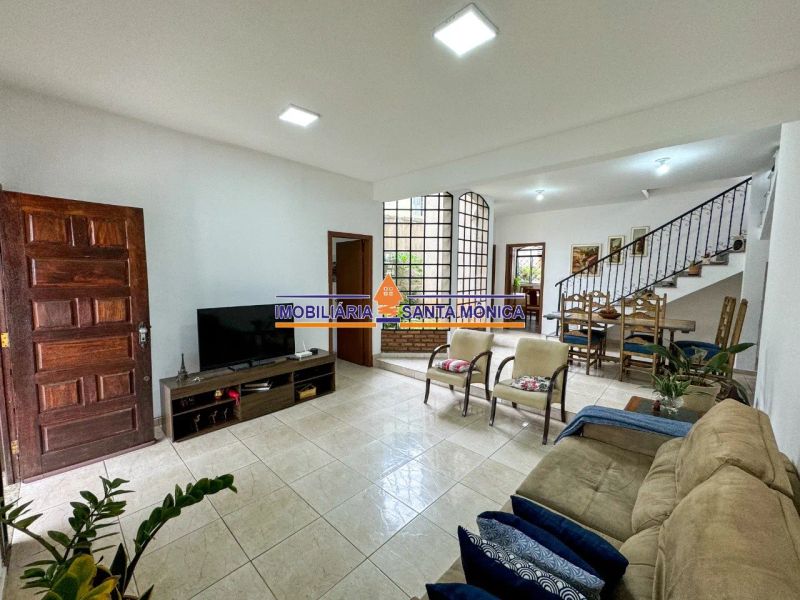 Casa com 4 quartos — Copacabana, Belo Horizonte