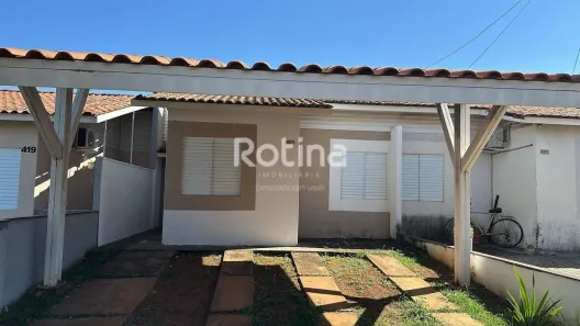 Casa com 2 Quartos para alugar, 100m² no Aclimação, Uberlândia