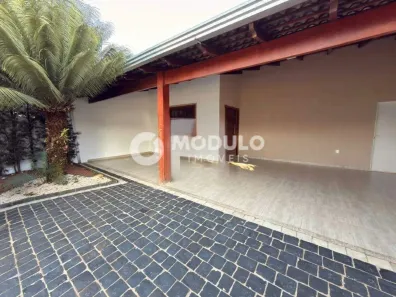 Casa com 3 Quartos para alugar, 180m² no Santa Rosa, Uberlândia