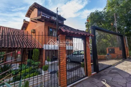 Casa com 4 Quartos para alugar, 286m² no Teresópolis, Porto Alegre