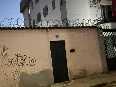 Casa com 2 Quartos para alugar, 65m² no Santa Tereza, Belo Horizonte