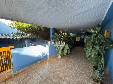 Casa com 2 Quartos à venda, 320m² no Marta Helena, Uberlândia