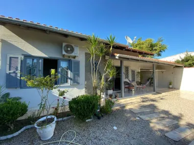 Casa com 3 Quartos à venda, 100m² no Perequê, Porto Belo
