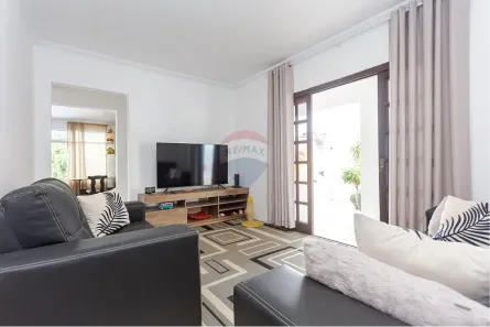 Casa com 4 Quartos à venda, 237m² no Novo Mundo, Curitiba