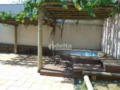 Casa com 3 Quartos à venda, 224m² no Cidade Jardim, Uberlândia