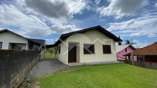 Casa com 2 Quartos para alugar, 70m² no Petrópolis, Joinville