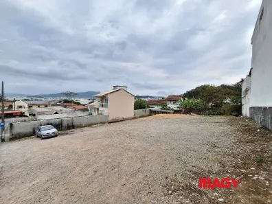 Lote/Terreno para alugar, 800m² no Fazenda Santo Antônio, São José