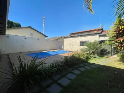 Casa com 3 Quartos à venda, 200m² no Setor Garavelo, Goiânia
