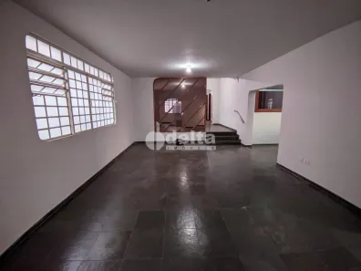Casa com 3 Quartos à venda, 300m² no Vigilato Pereira, Uberlândia