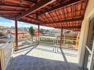 Casa com 3 Quartos à venda, 407m² no Jardim Laguna, Contagem
