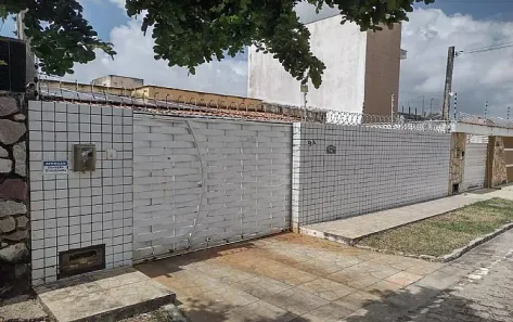 Casa com 2 Quartos para alugar, 115m² no Emaús, Parnamirim