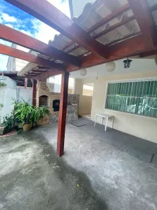 Casa com 3 Quartos para alugar, 107m² no Jardim Mariléa, Rio das Ostras
