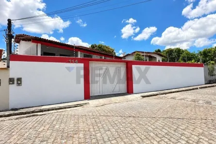Casa com 3 Quartos à venda, 469m² no Jequiezinho, Jequié