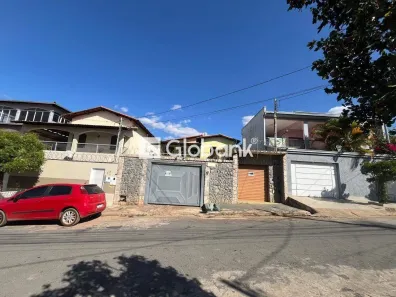 Casa com 6 Quartos à venda, 360m² no Santa Rita I, Montes Claros