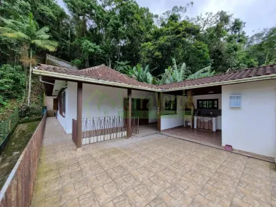 Apartamento com 3 Quartos para alugar, 150m² no Mosela, Petrópolis