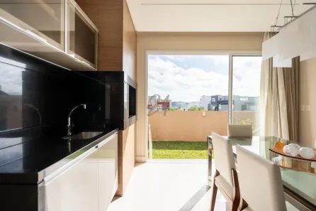 Casa de Condomínio com 4 Quartos à venda, 255m² no São Braz, Curitiba