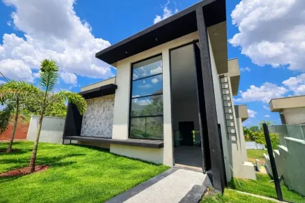 Sobrado com 4 Quartos à venda, 319m² no Condomínio do Lago 1ª Etapa, Goiânia