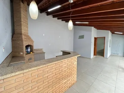 Casa com 3 Quartos à venda, 170m² no Chácaras Tubalina e Quartel, Uberlândia