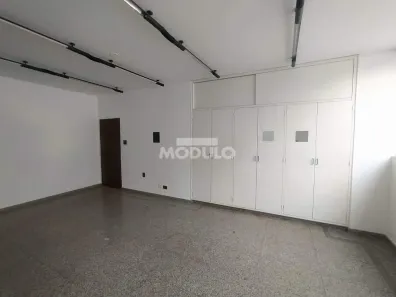 Sala Comercial para alugar, 119m² no Centro, Uberlândia