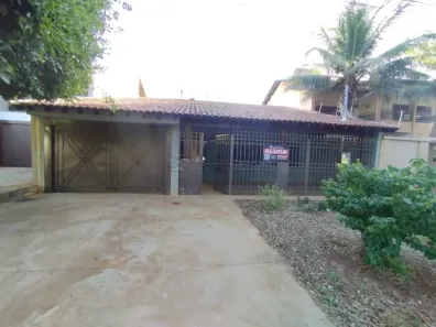 Casa com 2 Quartos para alugar, 240m² no Vila Planalto, Dourados